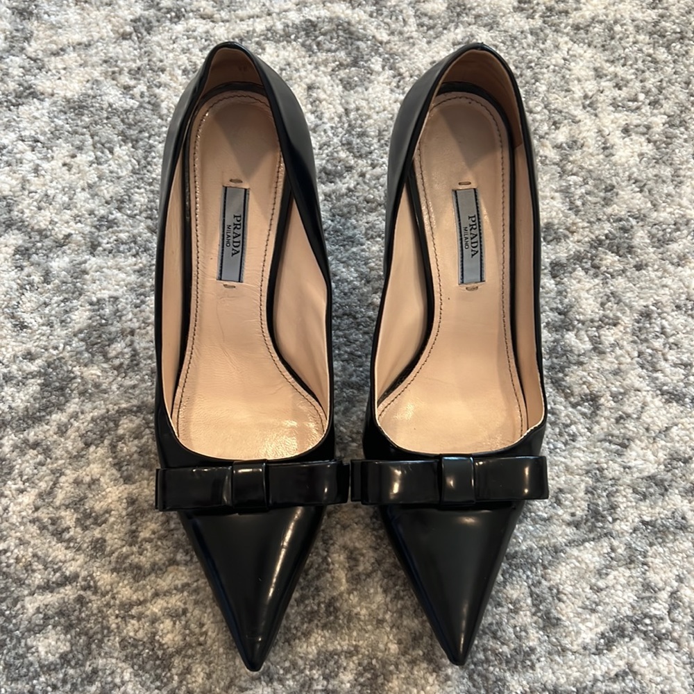 Prada Black Patent Leather Bow Pointed Toe Pumps Size 38 - Picture 2 of 14